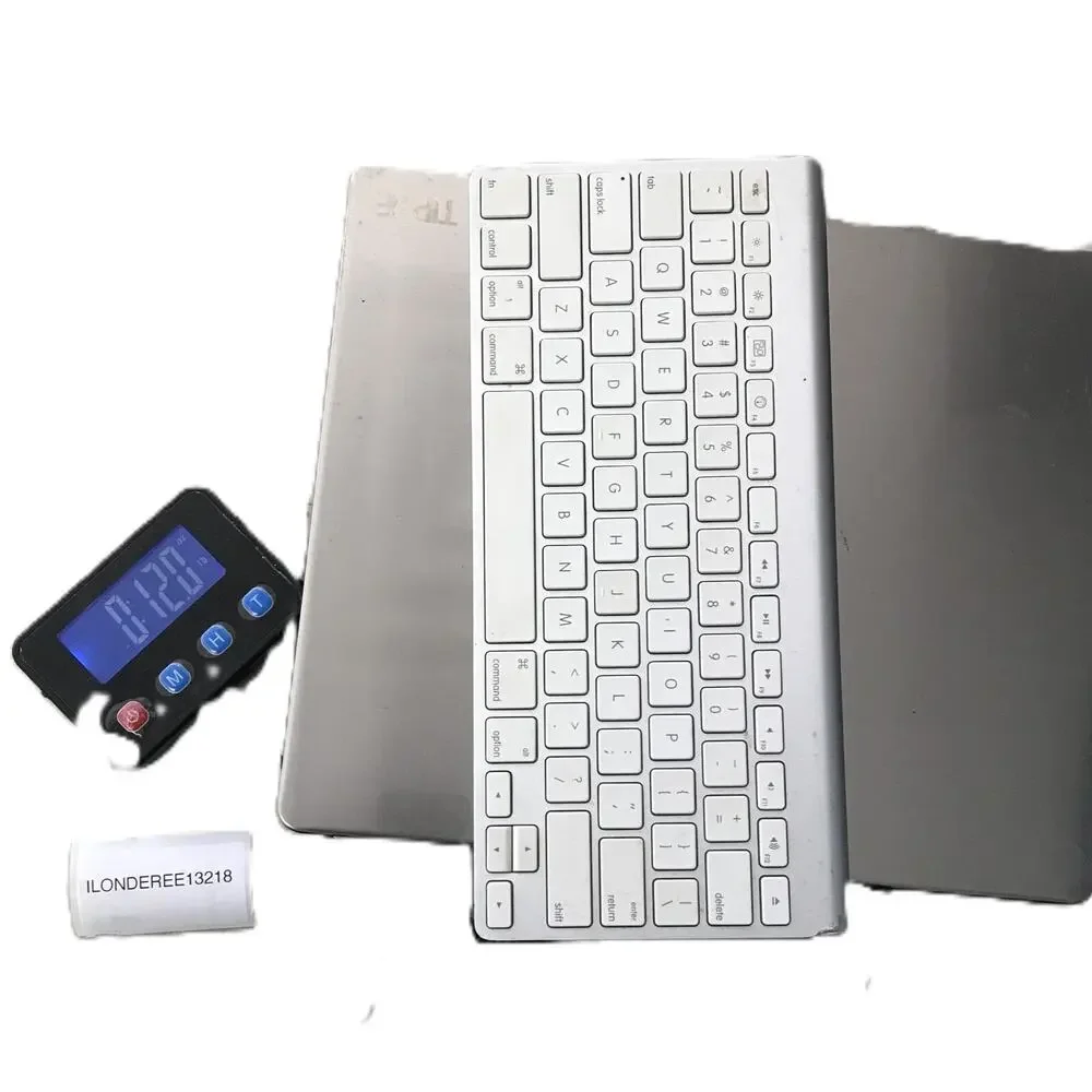 Apple A1314 Wireless Bluetooth Magic Keyboard Silver Rated 3.0v DC